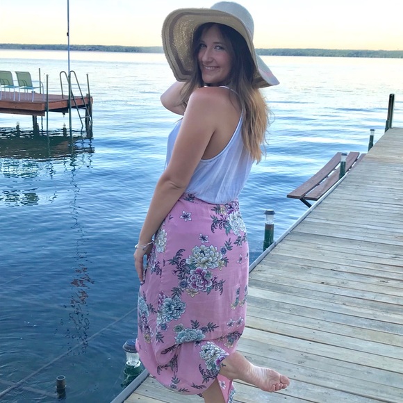 Meet your Posher, Hannah - Picture 2 of 5